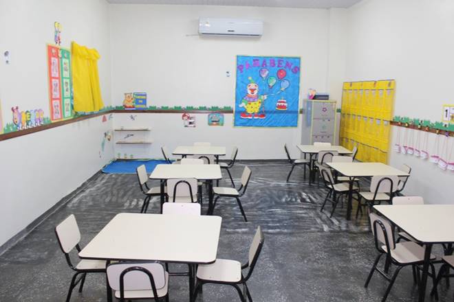 Diretora pede que pais de alunos doem cadeiras para escola em União dos Palmares