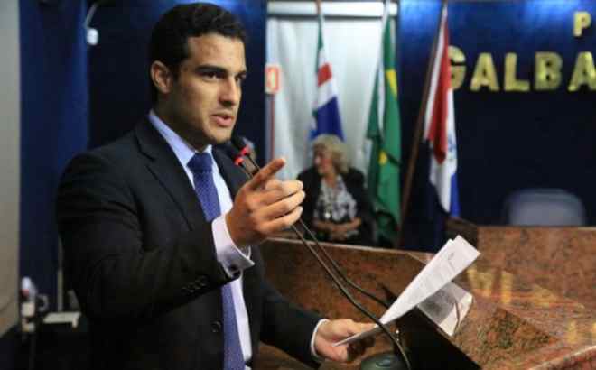 Com JHC e Renan se enfrentando, Galba Neto é eleito presidente da câmara de Maceió