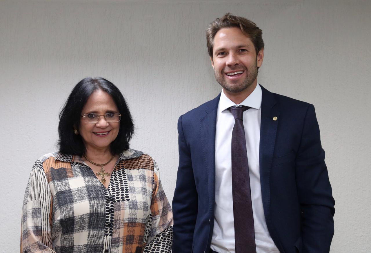 Pedro Vilela e ministra Damares – © Assessoria