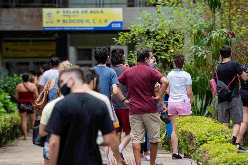 Enem 2025: veja o que é permitido e o que pode eliminar o candidato no dia da prova