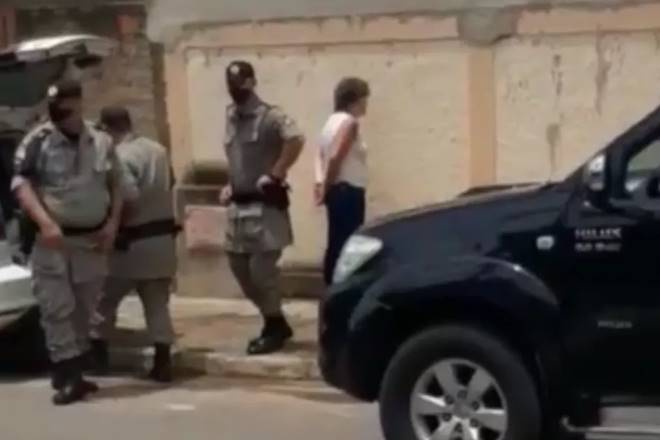 A PM foi acionada e a mulher foi presa em flagrante — © Reprodução