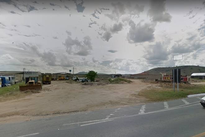 A área corresponde ao terreno localizado na BR-104 ao lado do Posto Serra da Laje — © Reprodução/Google Maps