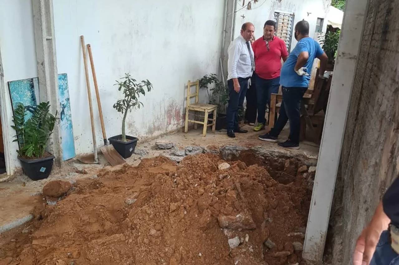 Corpos foram encontrados enterrados nos fundos da casa — © João Trentini/Divulgação