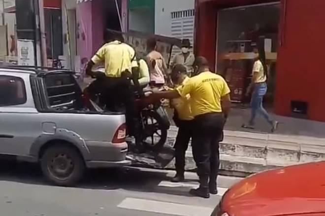 SMTT apreende moto estacionada de forma irregular em União dos Palmares