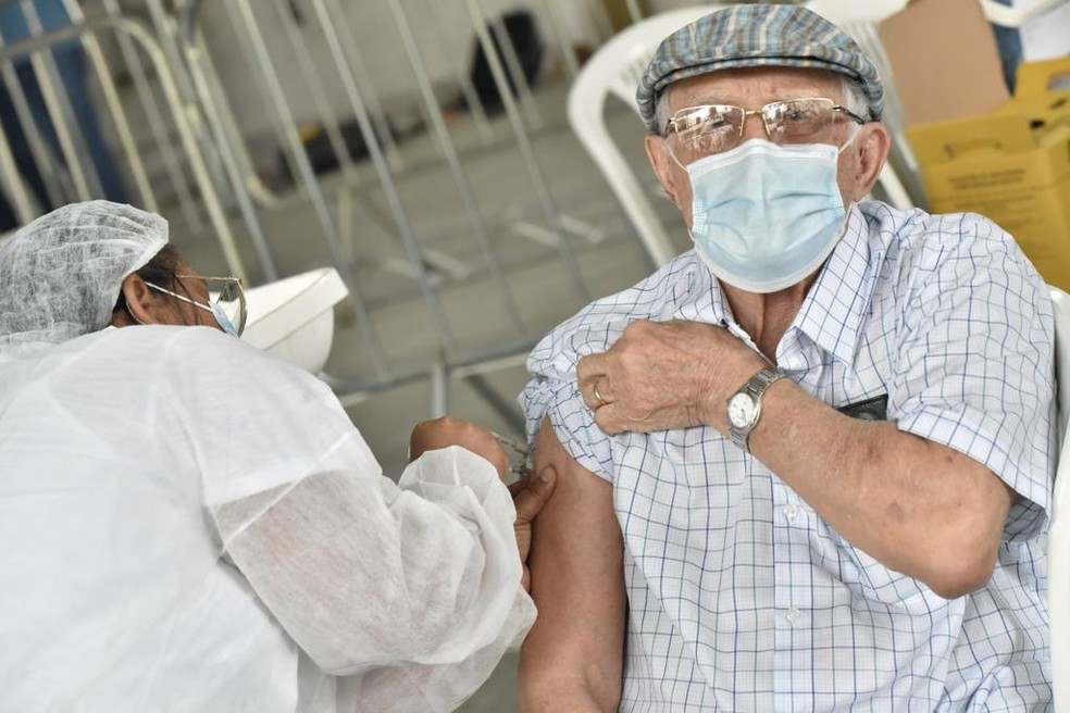 Vacina contra Covid-19 em idosos – © Reprodução