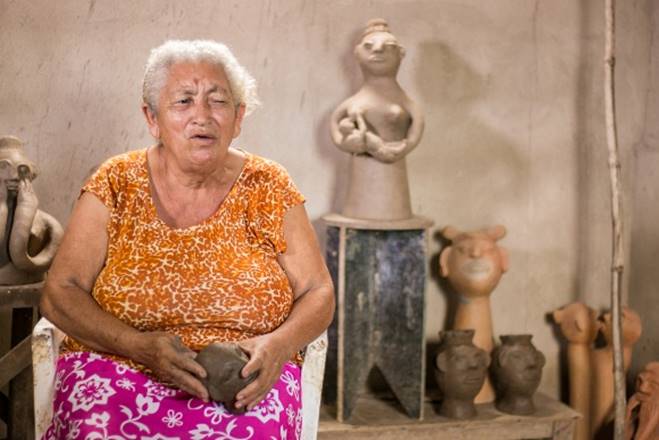 ↑ Dona Irinéia, Mestra artesã do Patrimônio Vivo de Alagoas desde 2005 — © André Palmeira