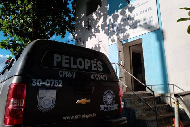 Guarnição do Pelopes em frente à Delegacia de União dos Palmares — © Gustavo Lopes/BR104