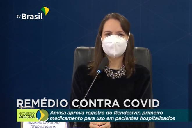 Helaine Carneiro, gerente de Farmacovigilância — © Reprodução