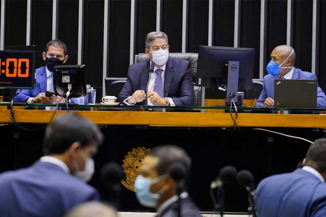 Câmara rejeita chance de votar auxilio emergencial de R$600