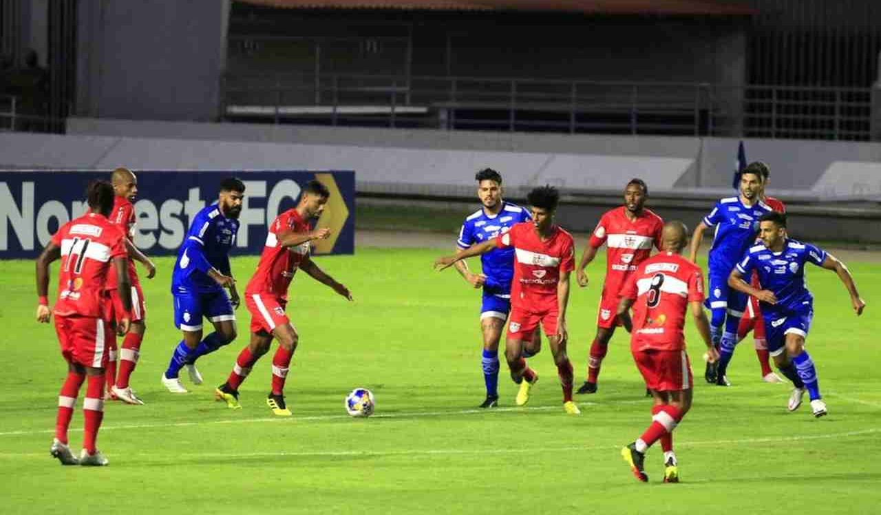 CSA e CRB empatam em 1 a 1 no Estádio Rei Pelé, em Maceió — © Ailton Cruz