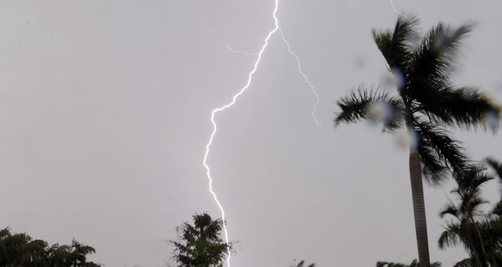 Homem tenta se proteger, mas morre após ser atingido por raio em Girau do Ponciano