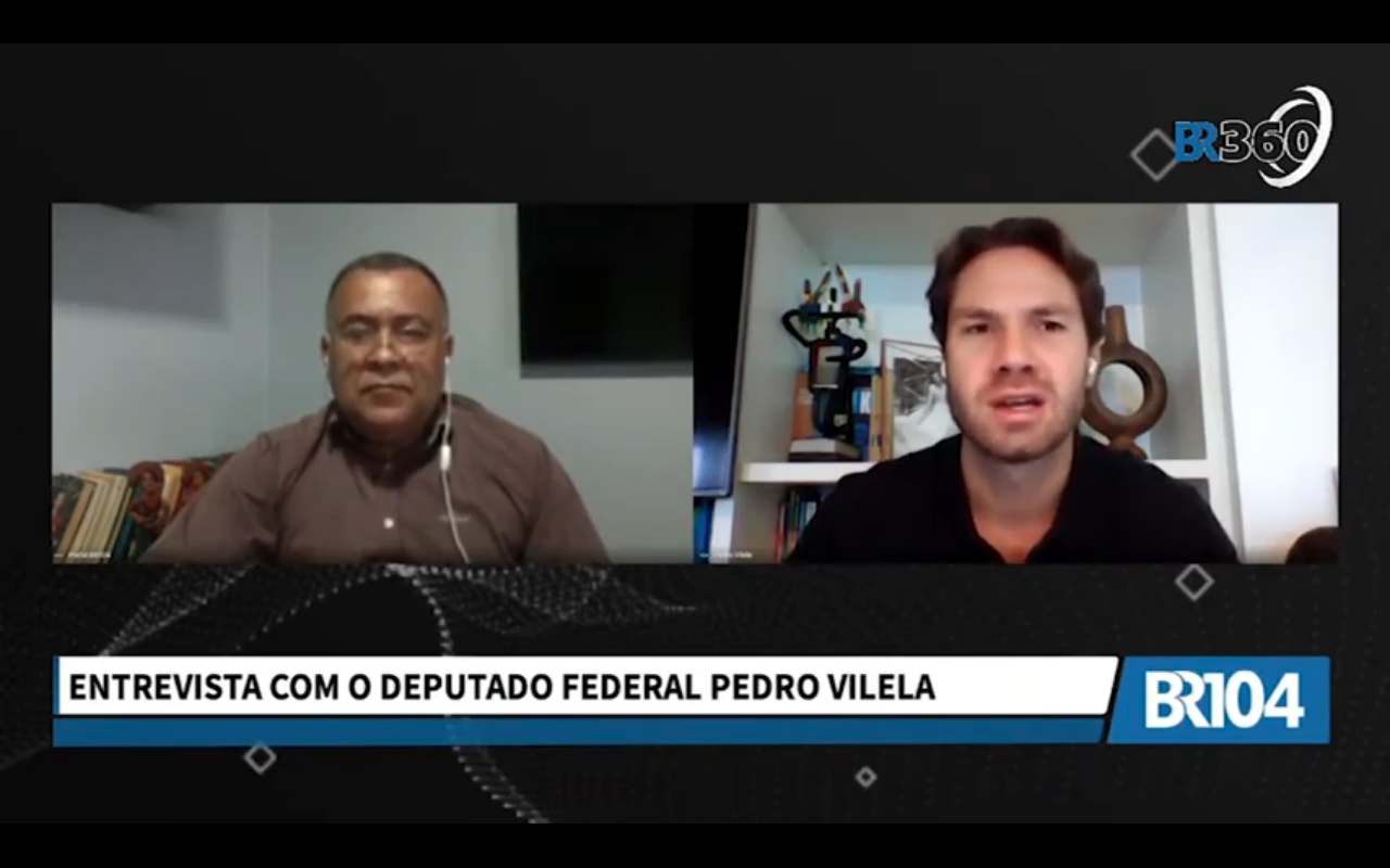 Deputado Pedro Vilela sendo entrevistado por Adelson Andrade – © BR360