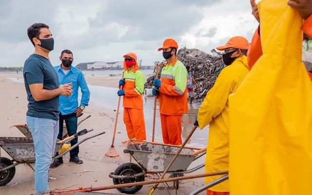 JHC com trabalhadores de coleta do lixo — © Assessoria
