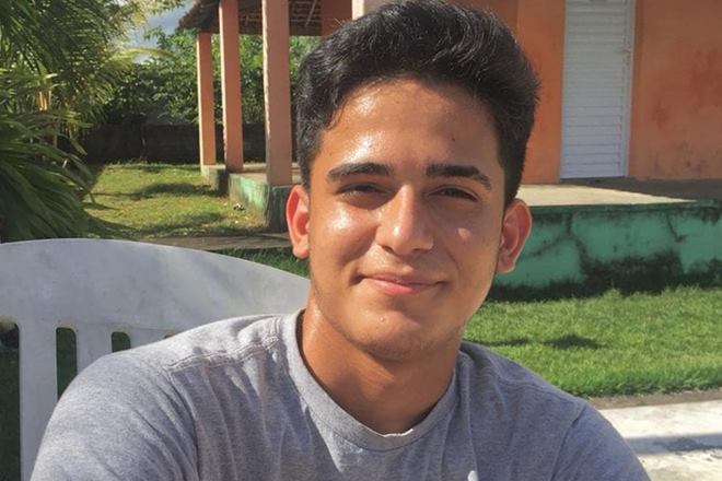 Lenilson Luiz dos Santos, de 18 anos, busca arrecadar R$ 10 mil para pagar a cirurgia de desnervação microcirúrgica do cordão espermático — © Reprodução/Instagram