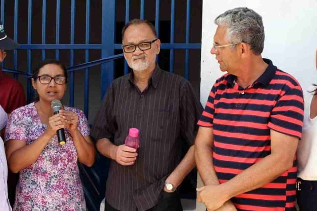Ex-prefeito Zézinho Ageu com moradores de Ibateguara – © Blog A Palavra