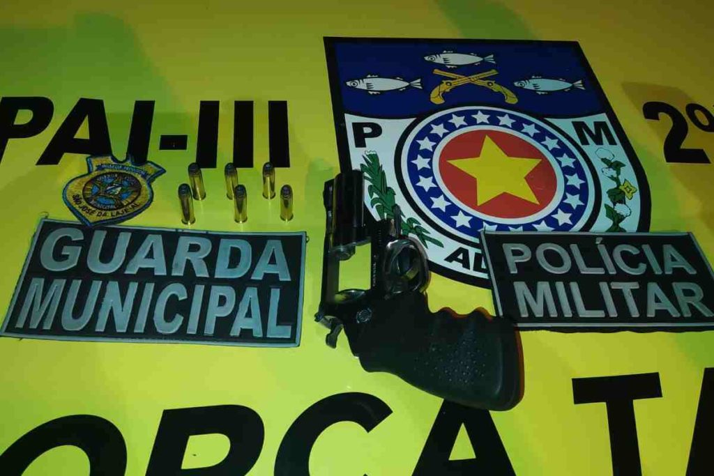 PM e Guarda Municipal apreendem arma em festa clandestina, em São José da Laje