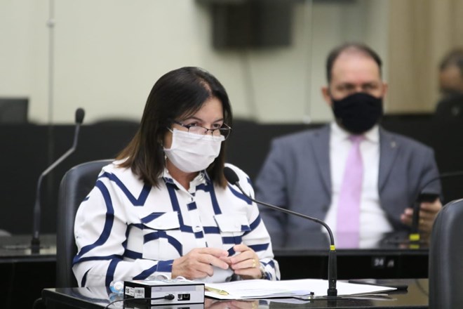 Deputada propõe inclusão de funcionários de cartórios como prioridade para vacinação em AL