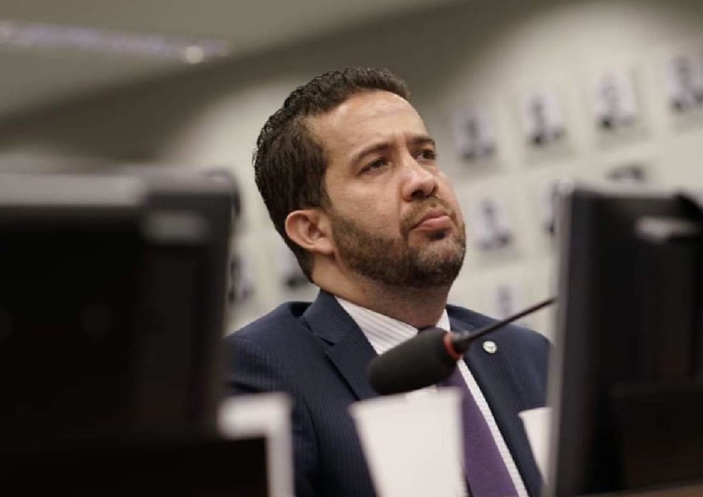 Janones incomoda bolsonarismo e vira alvo do gabinete do ódio