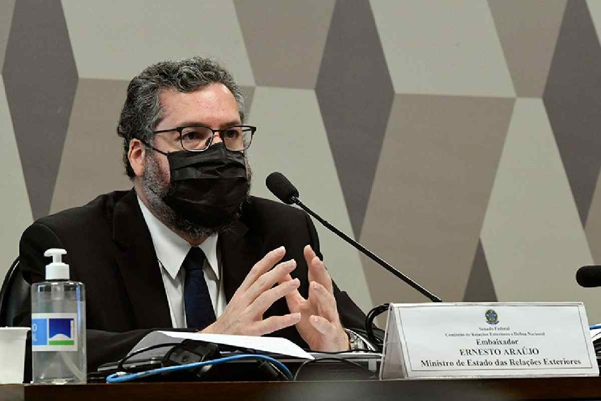 Ernesto Araújo em audiência no Senado, em setembro do ano passado — © Edilson Rodrigues/Agência Senado
