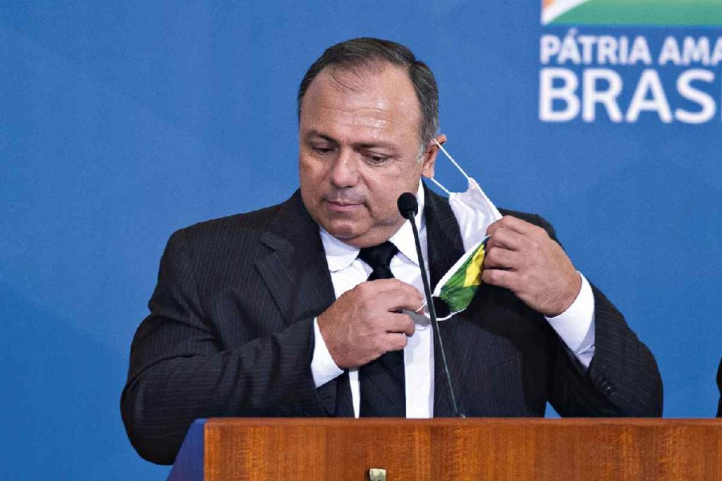 Pazuello poderá ficar em silêncio na CPI