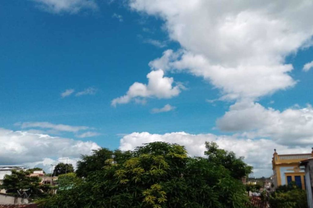 Alagoas deve ter fim de semana com tempo seco e chuvas passageiras
