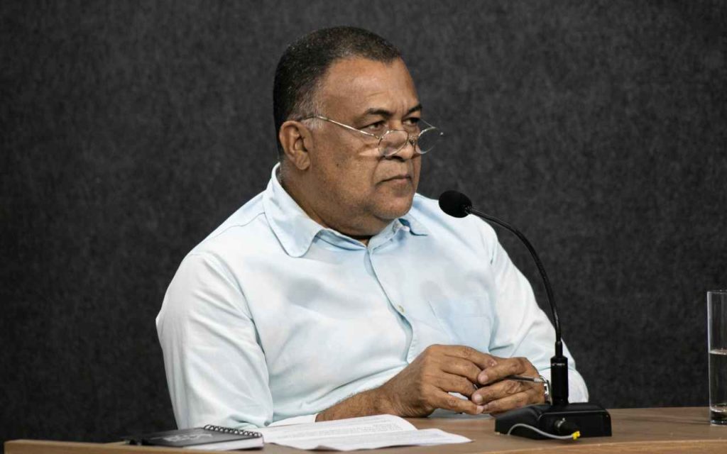 Adelson Andrade: Venda dos Correios e Renan Filho