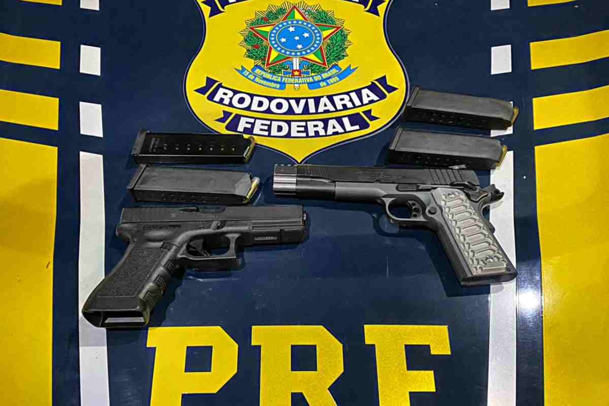 Armas foram apreendidas pela Polícia Rodoviária Federal — © PRF