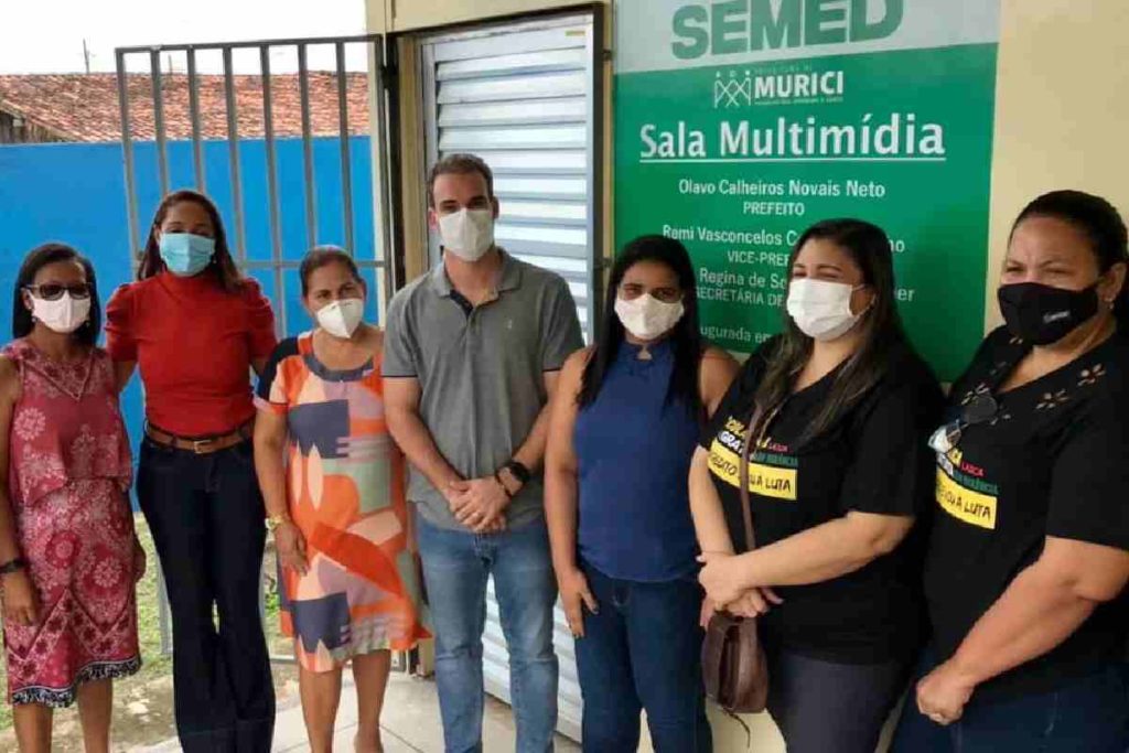 Olavo Neto inaugura primeira sala multimídia de Murici