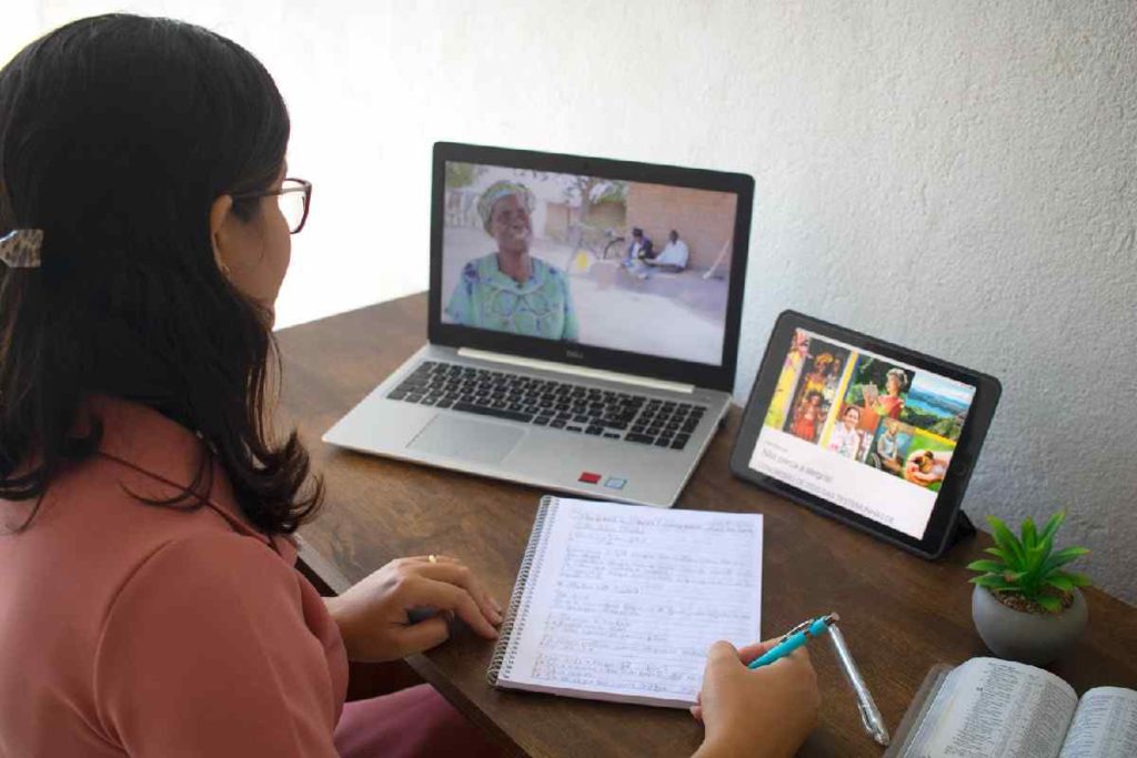 Congresso das Testemunhas de Jeová aborda a fé como tema principal