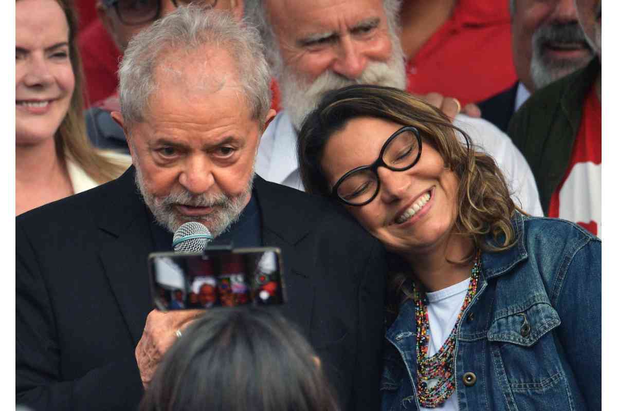 Lula e Janja (Foto: HENRY MILLEO / AFP)
