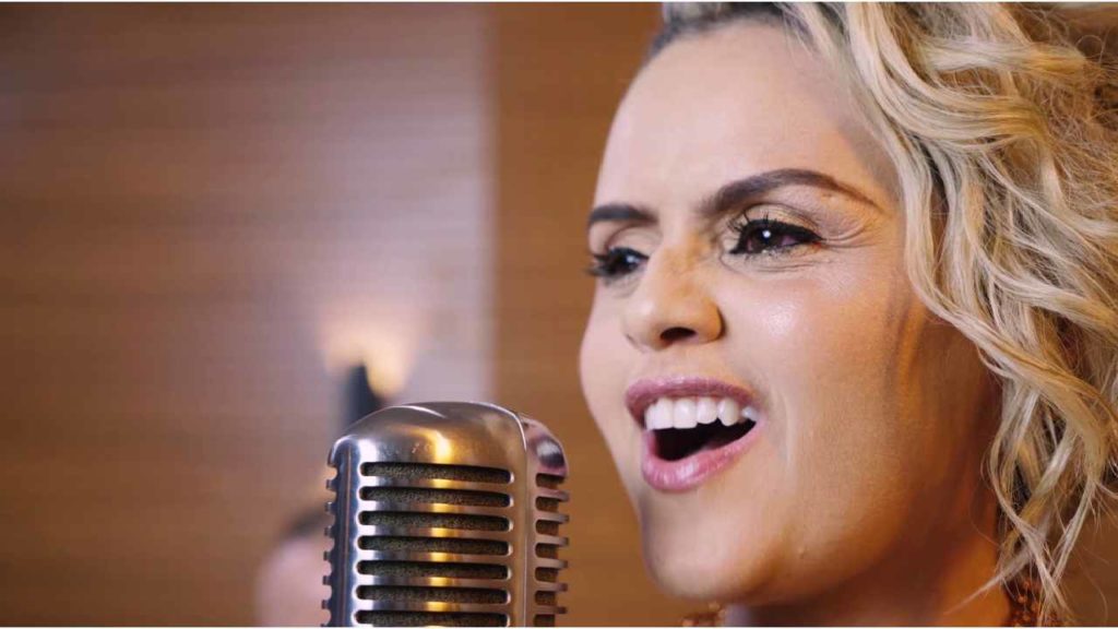 Ana Lôbo cancela participação em live por suspeita de dengue