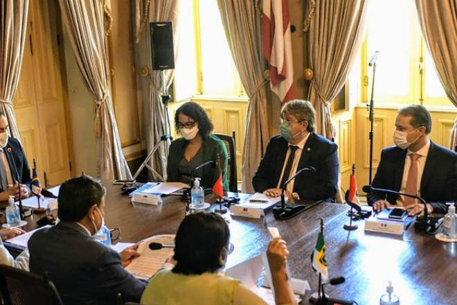 Renan Filho se reúne com governo da França e assinam acordo para geração de emprego