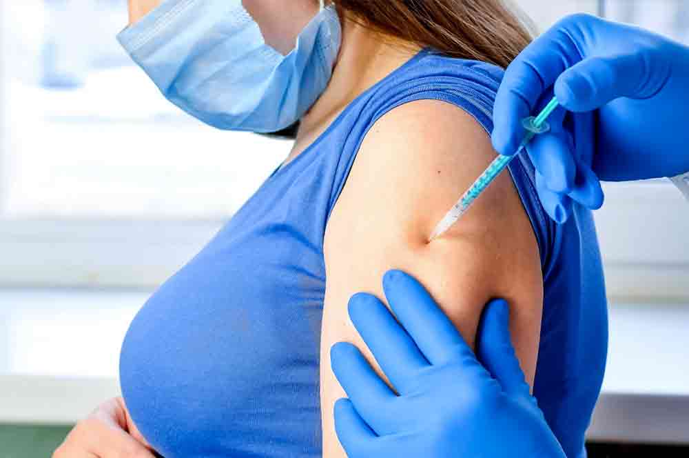 Gravida sendo vacina contra a Covid-19