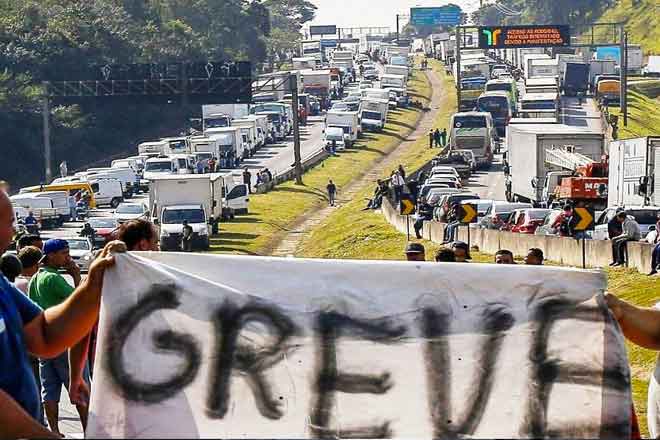 Greve dos Caminhoneiros - @reprodução
