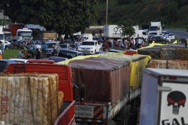 Greve dos caminhoneiros - @BR104