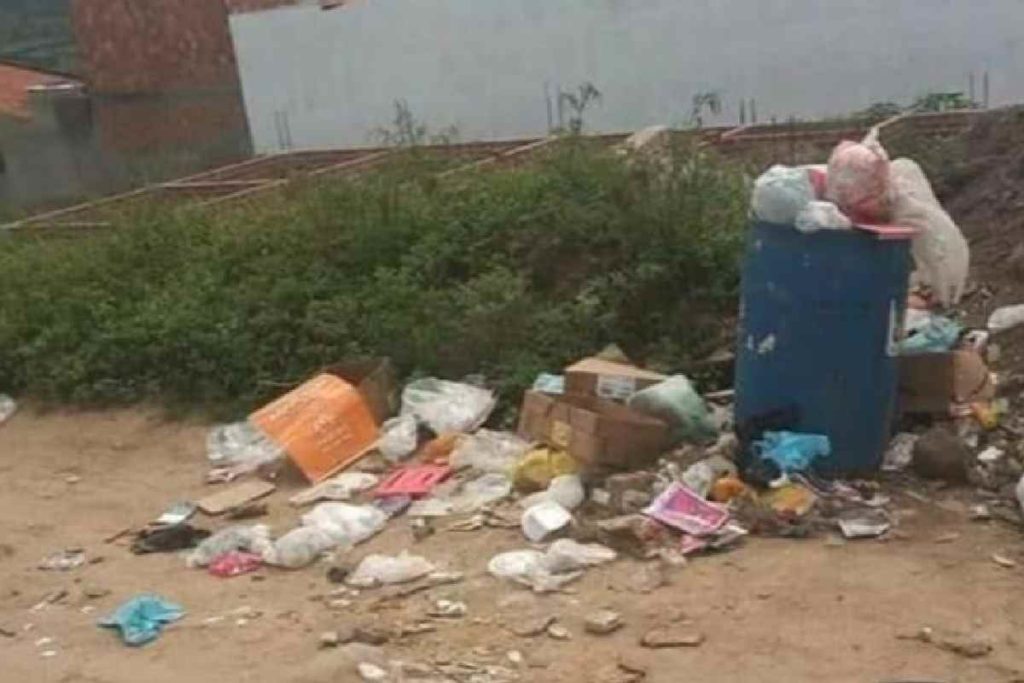 Após denúncia, moradores recebem serviço público de limpeza em Cupira