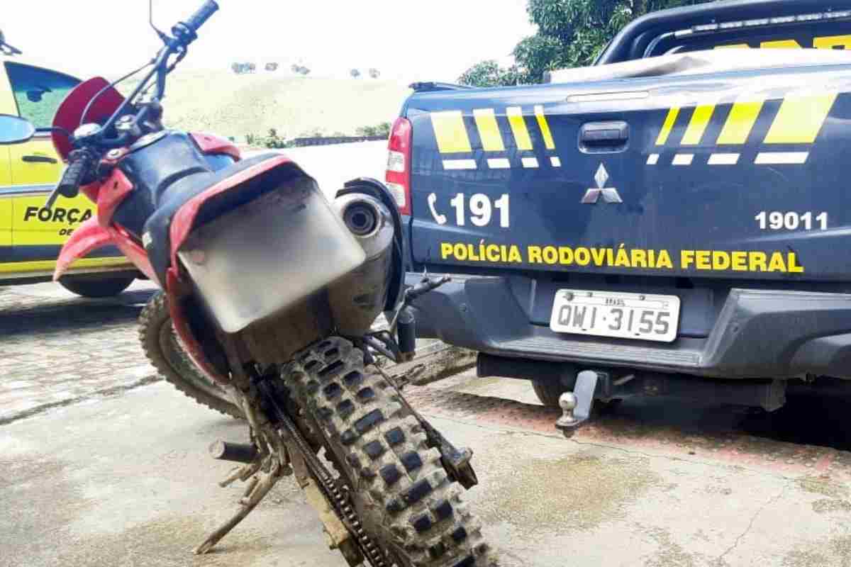Moto tinha número do chassi e do motor adulterado | © PRF/Divulgação