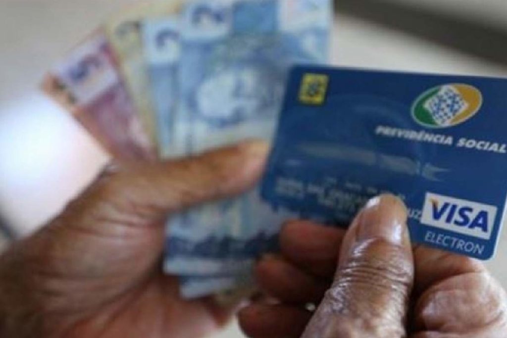 Adelson Andrade: Suspenso desconto de 14% do salário dos aposentados