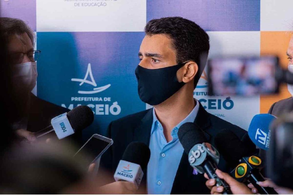 JHC lança primeiro painel de indicadores educacionais de Maceió