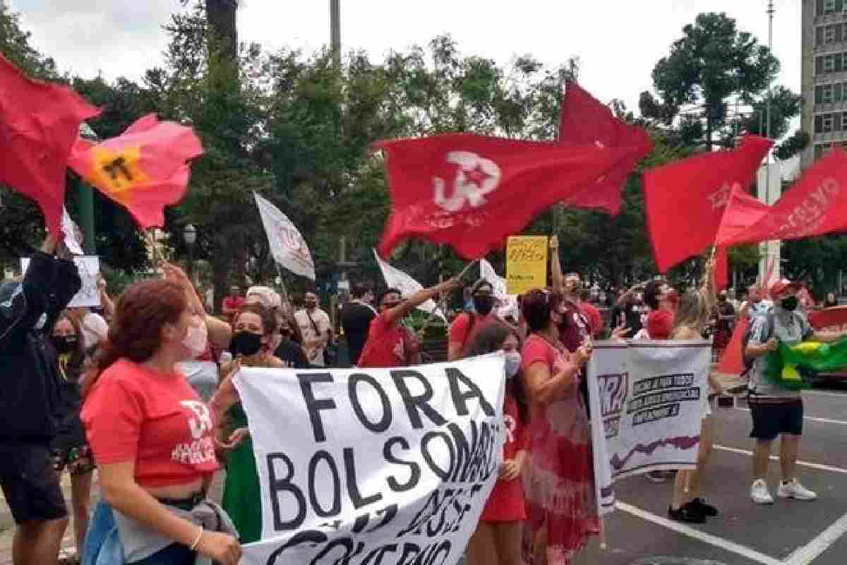 Manifestante em ato contra Jair Bolsonaro – © Celso Sgorla
