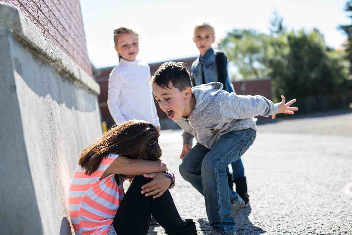 Criança sofrendo bullying  – © Reprodução