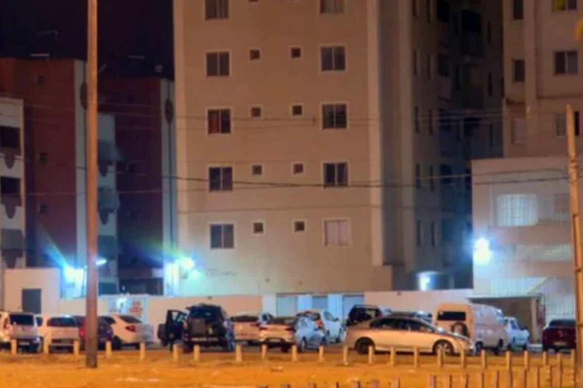 O crime ocorreu no apartamento em que a vítima morava com a esposa | © Reprodução/TV Globo