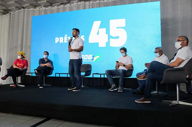 Rodrigo Cunha discursando no evento do PSDB - @BR104