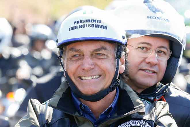 Em vídeo, aliado a Bolsonaro e líder da frente evangélica abraça Barroso: “Parabéns pela coragem”