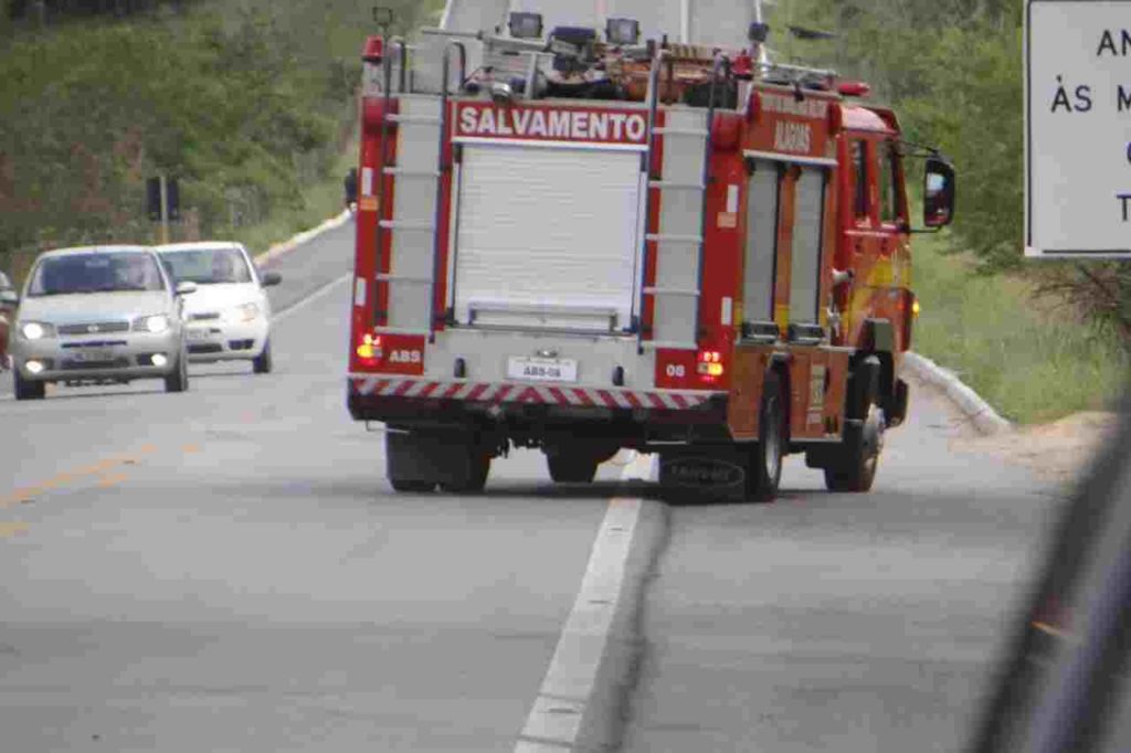Motel em União dos Palmares pega fogo; bombeiros são acionados para conter as chamas