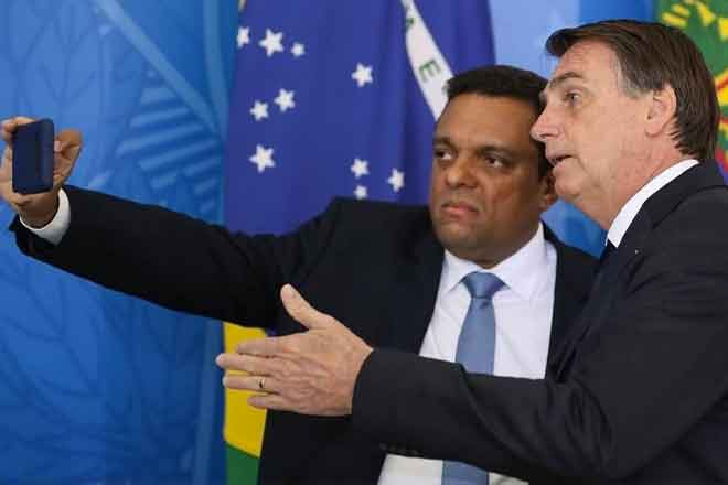 PF apreende celular e notebook de Otoni de Paula
