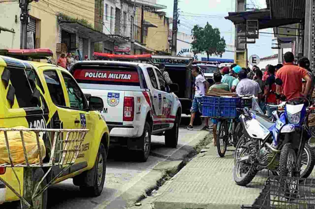 Ex-governador ajuda a capturar quatro criminosos após roubo de moto