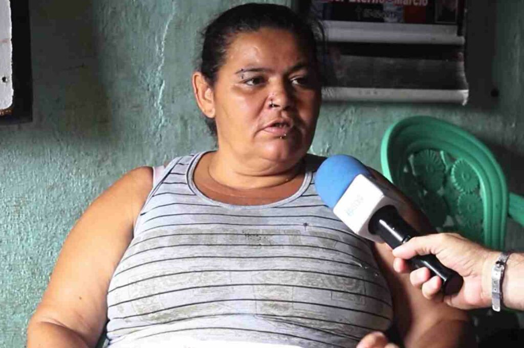 Mulher que fez apelo no BR104 está sendo acompanhada pelo CRAS, diz secretária