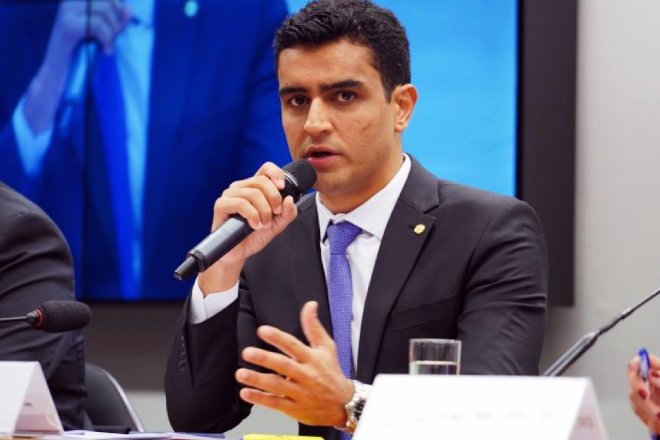 Projeto de JHC aprovado na Câmara Federal garante sobra orçamentária para professores