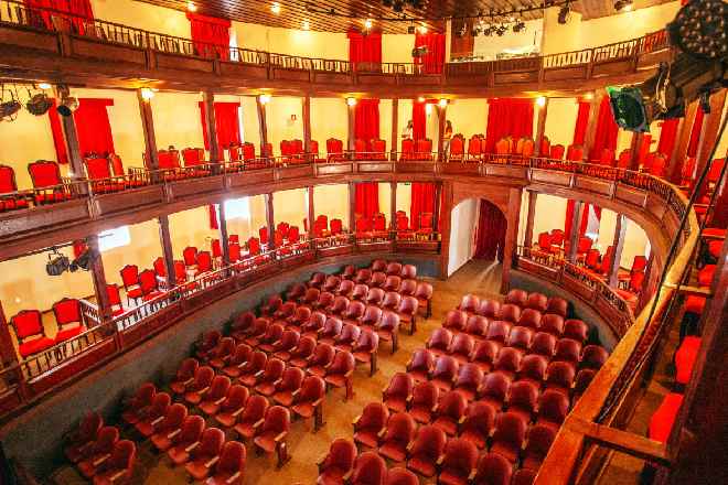 Primeiro teatro do estado é uma das principais atrações turísticas da cidade histórica de Penedo | © Assessoria
